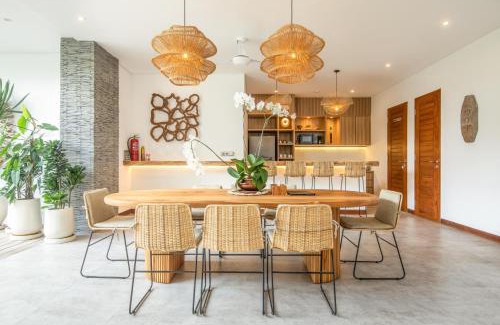 Berawa Villa | Coastal Elegance 4br Villa, 400m To Finns,