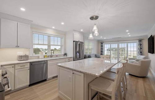 Hampton Condo | Coastal Escape: 3BR/4BA Luxury Retreat with Views