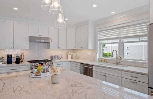 Hampton Condo | Coastal Escape: 3BR/4BA Luxury Retreat with Views