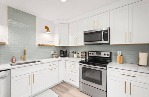 The Meadows Apartment | Coastal Hideaway: 2/1 guest house close to UTC!