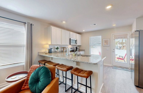 Ocean Isle Beach House | Coastal home near golf courses and close to beach attractions - central AC & W/D