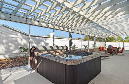 Walsingham House | Coastal Modern Farm House w/ Jacuzzi