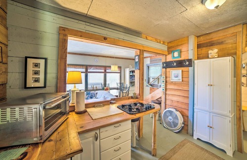 Salem Cottage | Coastal Perry Cottage ~ 2 Mi to Boat Ramp!