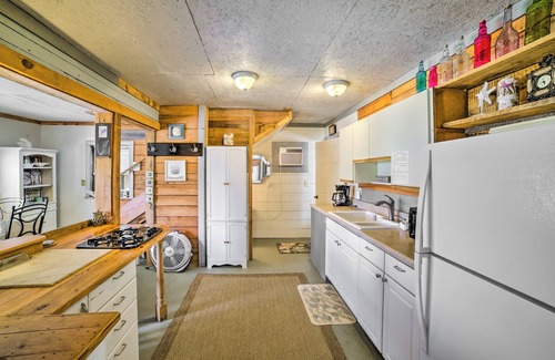 Salem Cottage | Coastal Perry Cottage ~ 2 Mi to Boat Ramp!