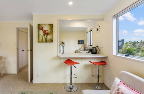 Browns Bay House | Coastal Retreat Unit close to Beach