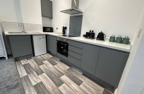 Eastbourne Apartment | Coastal Residence | Central | 2 Beds | Contractors