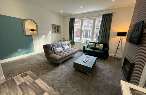Eastbourne Apartment | Coastal Residence | Central | 2 Beds | Contractors