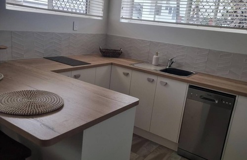 Bargara Apartment | Coastal Unit tucked in Behind the Dunes of Kellys Beach, Bargara