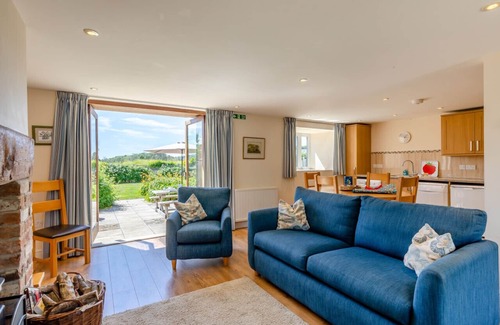 West Compton House | Cobblers Cottage - Three Bedroom House, Sleeps 6