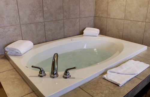 Linton Hotel | Cobblestone Inn & Suites - Linton