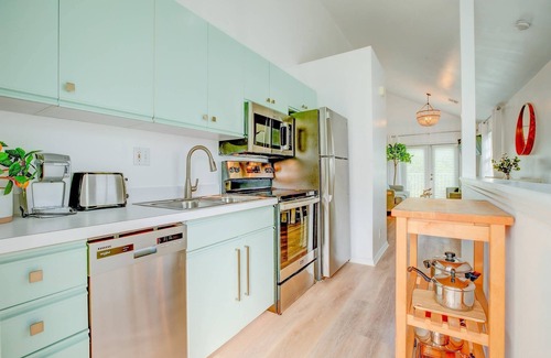 Truman Annex Condo | Cocktails & Dreams: Modern 2nd Floor Condo, Steps from Duval St, Seaport, Waterpark, Beach & Pool!