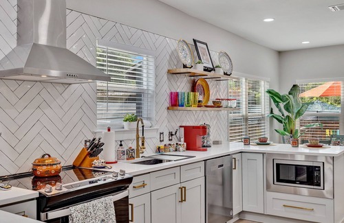 Downtown San Antonio House | Coco House rental home sleeps 6, ample outdoor seating, jacuzzi and a golf cart!