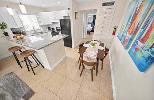 Lighthouse Point Apartment | Coco Palms Apartments By Lowkl