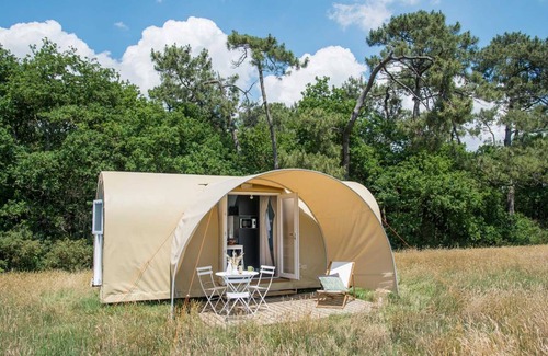 Hohenlychen House | Coco Sweet 1 - Coco Sweet tents on the beach
