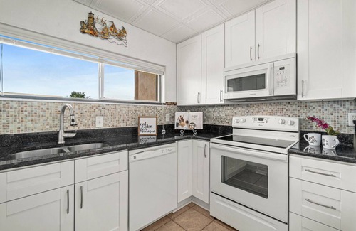 Cocoa Beach Condo | Cocoa Beach Direct Oceanfront Condo - just a few steps to the beach!