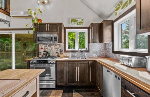 Magog Ski Chalet | Cocooning and spa Mount Orford ski cottage. Pet-Friendly!
