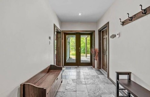 Magog Ski Chalet | Cocooning and spa Mount Orford ski cottage. Pet-Friendly!
