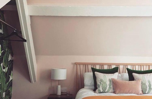 Rowen Bed & Breakfast | Coed Mawr Hall Bed & Breakfast