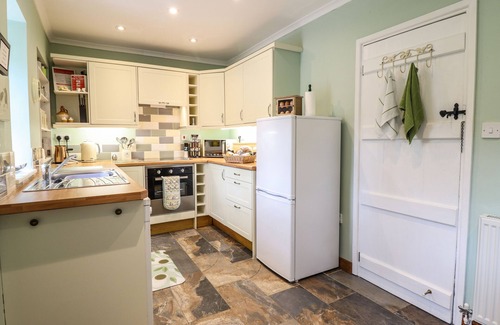 Llanuwchllyn Cottage | COED Y GLYN, pet friendly, character holiday cottage in Bala