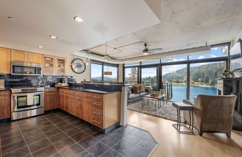 Coeur d'Alene Condo | Coeur d’Alene Luxury Waterfront Condo - Close to Everything