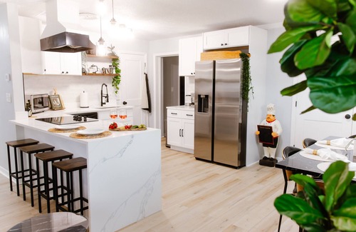 Sandalwood House | Coffee House 4bd fully remodeled Espresso machine 15 minutes drive to everything