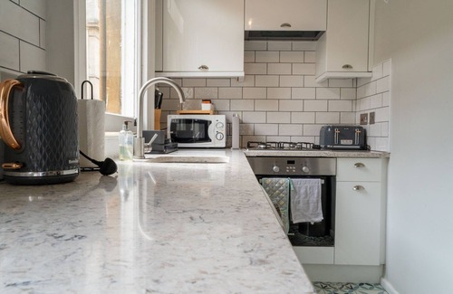 Bath City Centre Apartment | Cohost Partners Classy 1BR in the Heart of Bath