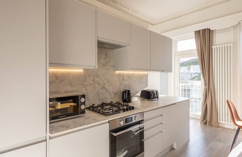 Eastbourne City Centre Apartment | Cohost Partners - Elegant Escape Eastbourne