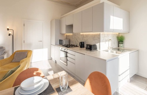 Eastbourne City Centre Apartment | Cohost Partners - Elegant Escape Eastbourne