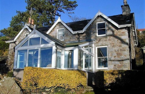 Rockcliffe Cottage | Colbeine - a house that sleeps 6 guests in 3 bedrooms