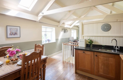 Kingsbridge Cottage | Colby Cottage - a cottage that sleeps 4 guests in 2 bedrooms