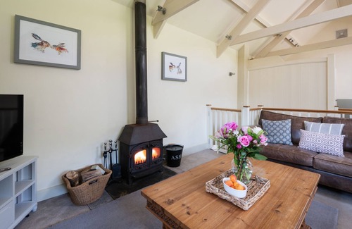 Kingsbridge Cottage | Colby Cottage - a cottage that sleeps 4 guests in 2 bedrooms