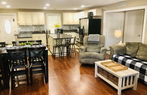 Coldwater House | Coldwater Lake - Perfect for Large Gatherings