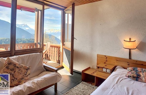 Leysin Apartment | Colina 100 Large studio (47m2) for 2 adults, well located close to the skilift and to 5 walking minu