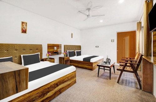 Srinagar Hotel | Collection O Dal Lake