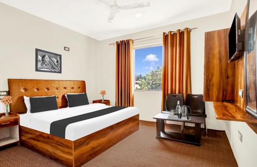 Srinagar Hotel | Collection O Dal Lake