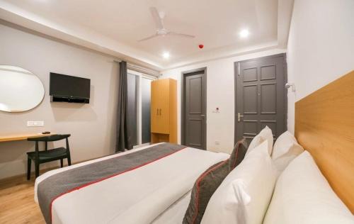 Pitampura Hotel | Collection O Kailash Enclave