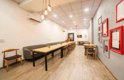 Pitampura Hotel | Collection O Kailash Enclave