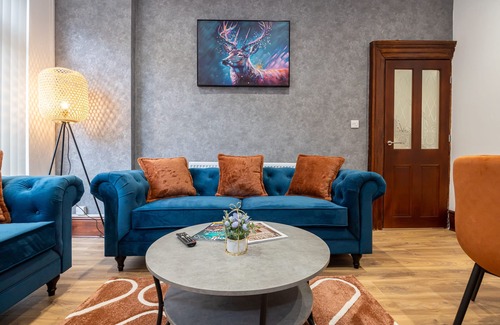 Chorlton-cum-Hardy House | CollegeHouse-FREEParking&HighSpeedWIFI-Modern-Cosy