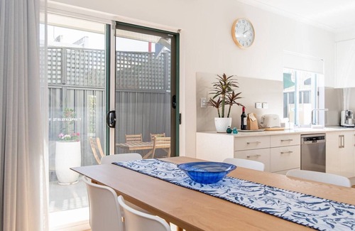 North Adelaide House | Colleys Nest Family friendly Townhouse w Patio