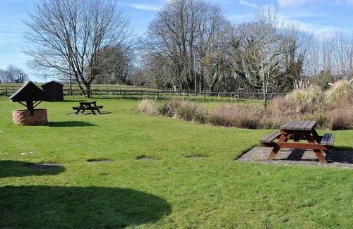 Lyme Regis Cottage | Colombo Cottage boasts a beautiful location with countryside views.