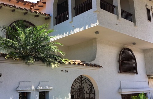 La America Villa | Colonial villa in Laureles