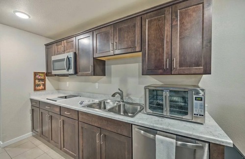 Colorado Springs Condo | Colorado Avenue Escape Apt A