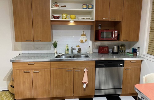 Capitol Hill Apartment | Colorful and cozy apartment