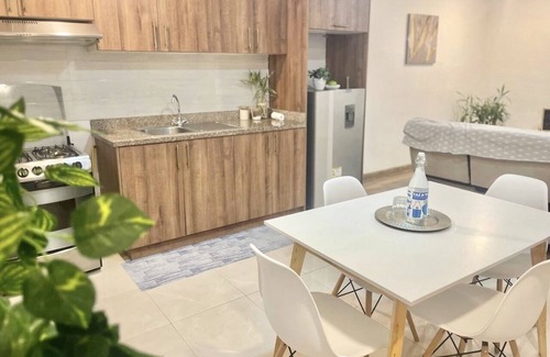Cuenca Apartment | [Colorful Apartment] 4min City center + Free parking
