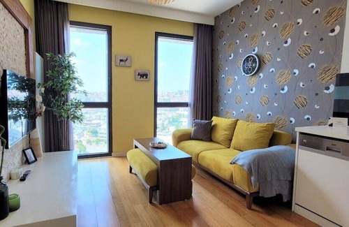 Bagcilar Apartment | Colorful City Apt - near Bağcılar Metro Station
