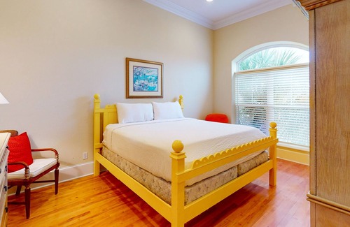 Sunset Pass House | Colorful end unit townhome with resort amenities, sound views, W/D, & AC
