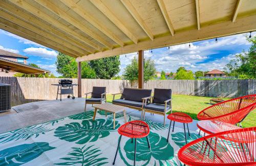 Kyle House | Colorful Kyle Home with Pool Access Pets Welcome!