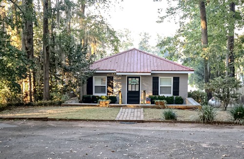 Cobb Cabin | Colorful lakefront home with private dock, scenic porch, washer/dryer, & AC