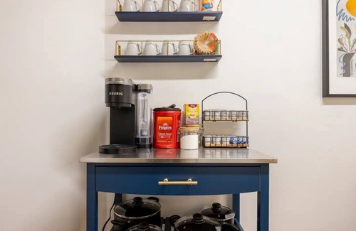 San Diego House | Colorful/Unique/Insta-worthy 1BD Guesthouse by Downtown San Diego