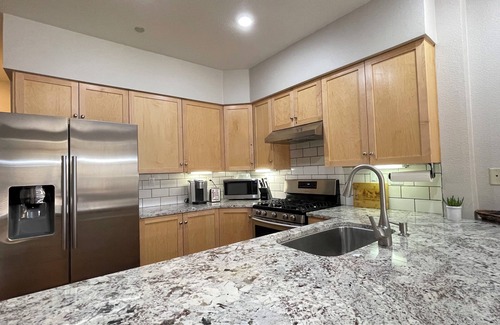 Mammoth Lakes Condo | Columbus Day retreat with large deck and unobstructed golf course view